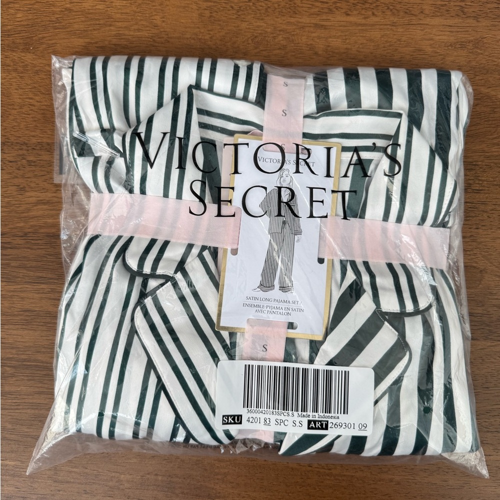 VICTORIA’S SECRET SATIN LONG PAJAMAS SIZE S Short.